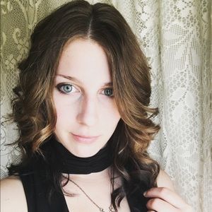 Meet your Posher, Angela